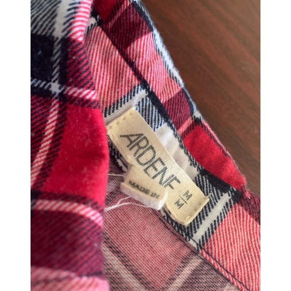 Short sleeve plaid top - Picture 2 of 2